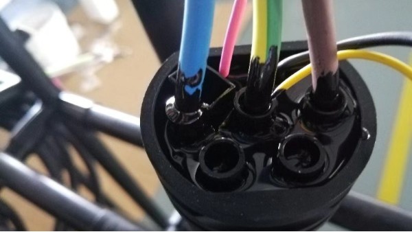 用什么膠水才能防護汽車充電部件？