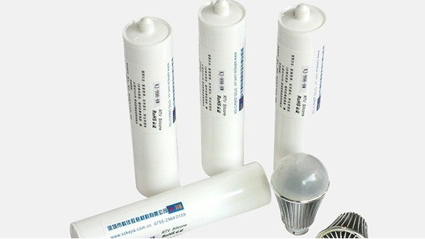 慢干硅膠膠水粘硅膠與PC的耐高溫性能分析-硅膠粘塑料膠水