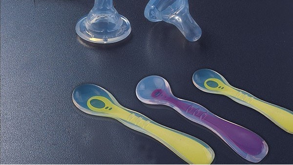 硅膠粘合塑膠應該用什么膠水呢