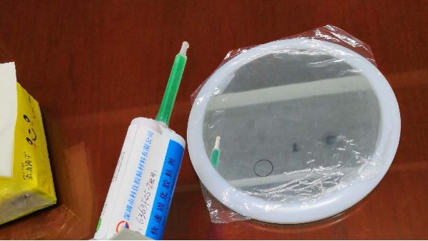 不同的膠水，使用打膠機(jī)也要用不同的針頭