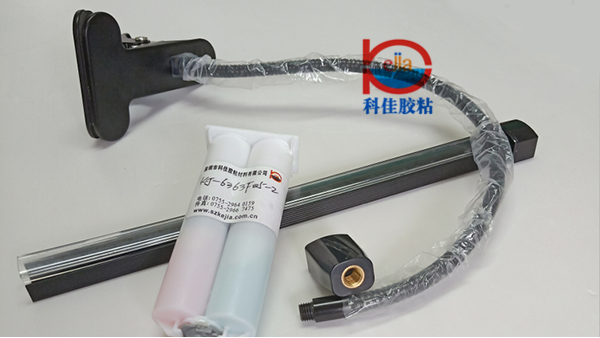 塑料粘金屬膠水應(yīng)該用什么膠水粘接