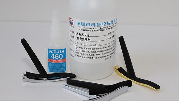 粘硅膠的膠水哪種好，看粘接材質(zhì)跟要求來(lái)選擇膠水