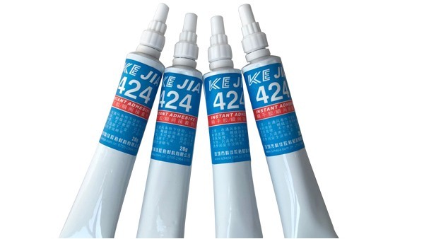 瞬間膠粘接塑料材質(zhì)的使用方法